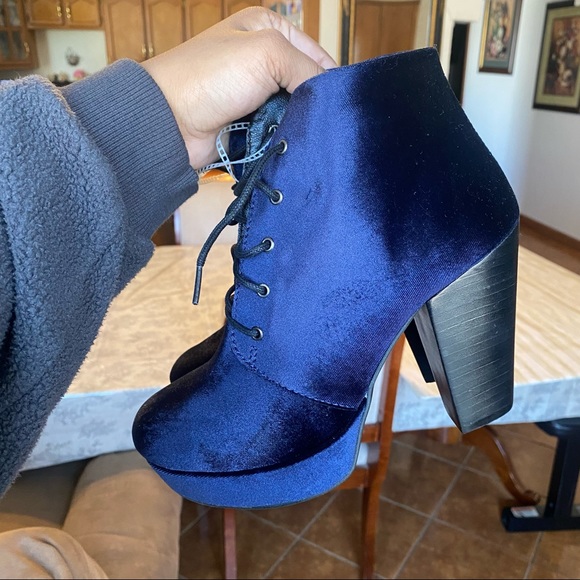 Steve Madden Booties 8 - Picture 5 of 9